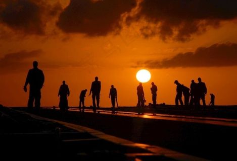 夕阳劳动者剪影图片 夕阳劳动者剪影图片