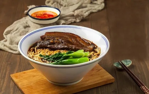 美味的卤肉面图片 美味的卤肉面图片