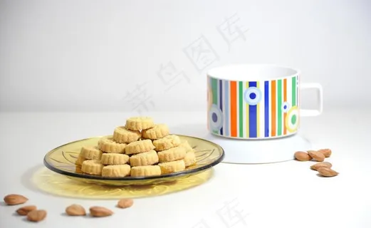 横杏仁饼和茶图片 横杏仁饼和茶图片