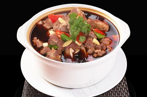 砂煲焖羊肉图片