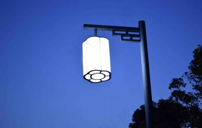 森林公园路灯图片