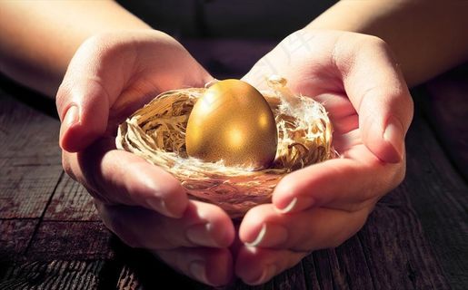 手捧金蛋图片