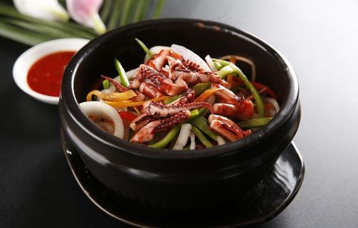石锅鱿鱼图片 石锅鱿鱼图片