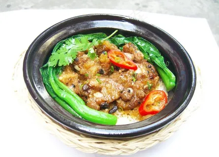 豉汁排骨煲仔饭图片 豉汁排骨煲仔饭图片