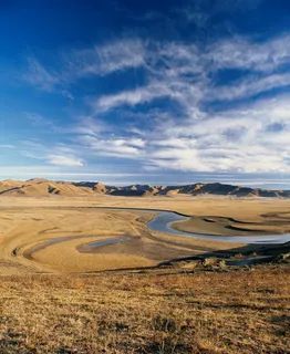 蓝天下的黄土地图片