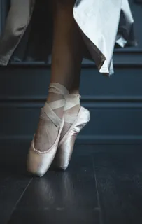 舞蹈芭蕾脚尖女性背景素材图片