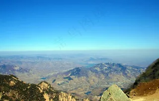 俯瞰高山风景图片