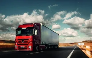 奔驰大卡车图片