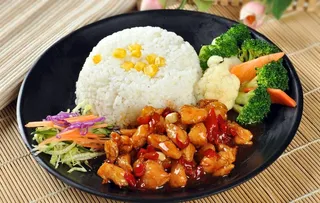 辣子鸡丁盖饭图片