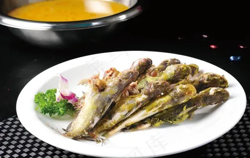 豆浆煮黄骨鱼图片 豆浆煮黄骨鱼图片