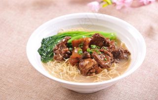 原汁五香牛筋腩面图片