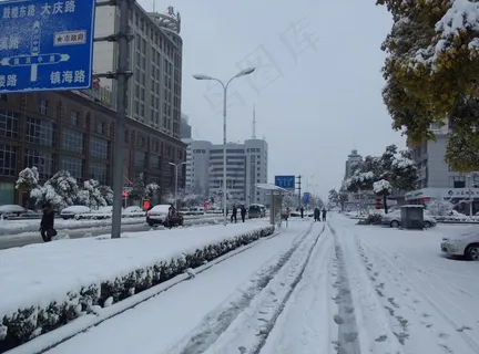 济川路雪景图片
