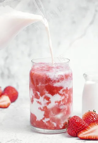 草莓脏脏茶图片