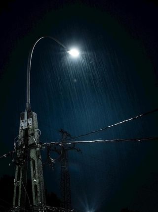 下雨的夜晚图片