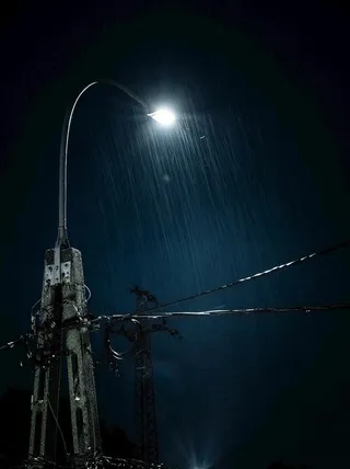 下雨的夜晚图片