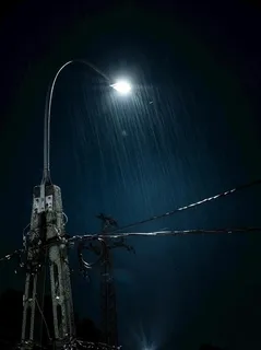 下雨的夜晚图片 下雨的夜晚图片