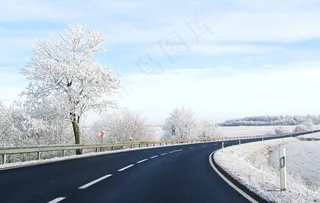 雪地公路图片