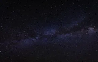 黑暗中的星空图片