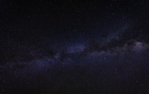 黑暗中的星空图片 黑暗中的星空图片