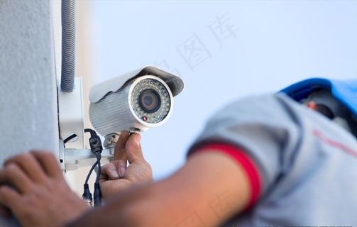 安装监控摄像头图片