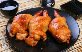 美食节*烤鸡翅包饭图片