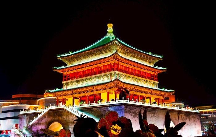 钟楼夜景图片