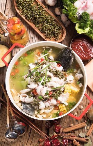 酸菜鱼锅图片