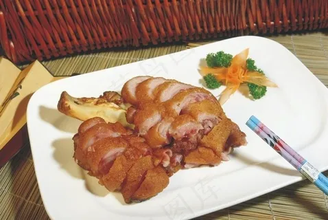 椒盐咸蹄膀图片 椒盐咸蹄膀图片