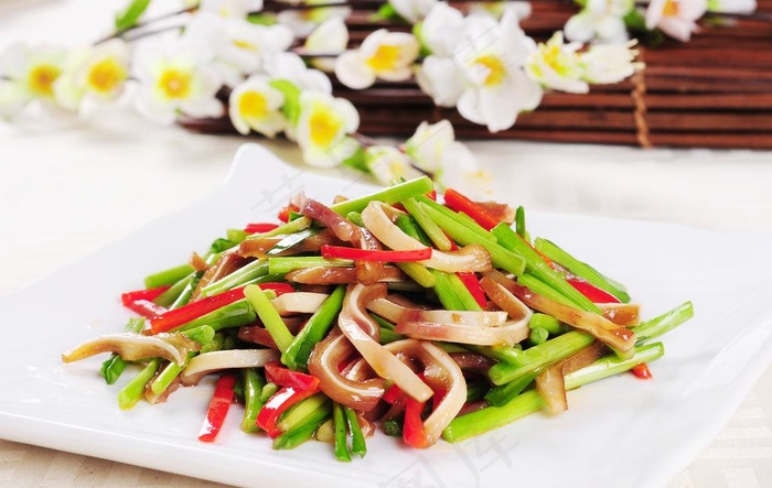 蒜苗炒猪耳图片