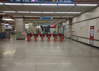 地铁入口图片