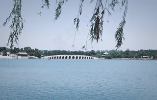 湖面与拱桥图片