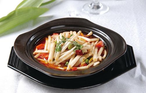 砂锅花生苗图片