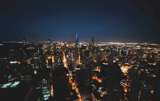 灯火辉煌的城市图片