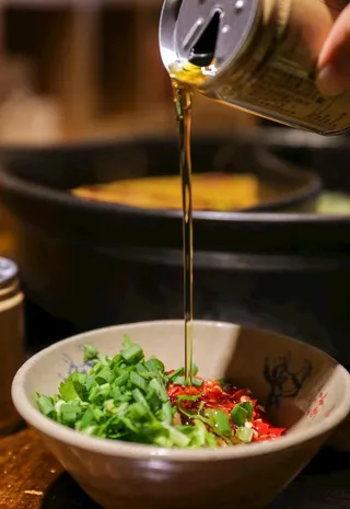 重庆火锅油碟图片