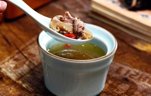 松茸鸽子汤图片