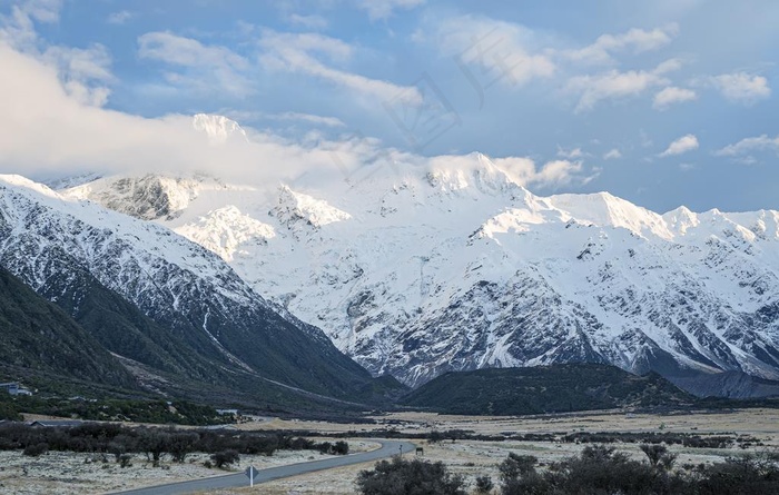 雪山的早晨图片