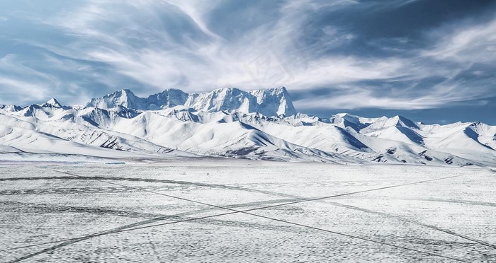 雪山公路地平线背景图片