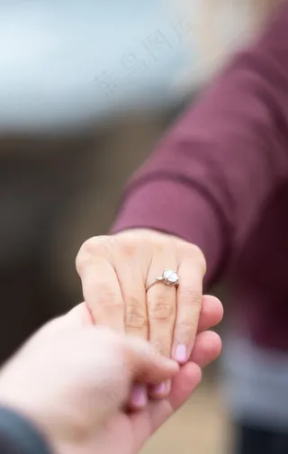 婚姻爱情情侣牵手摄影图片