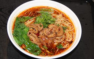 红烧肥肠面图片