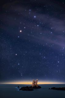 星辰大海宇宙星空夜晚海上石头图片