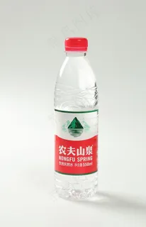 农夫山泉矿泉水图片