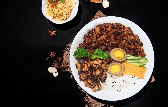 肉燥饭图片