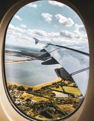 飞机窗户飞机玻璃图片