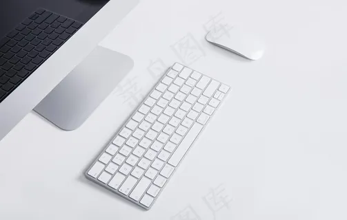 商务鼠标键盘电脑留白办公桌图片