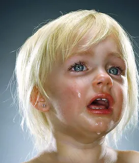 哭泣的孩子图片