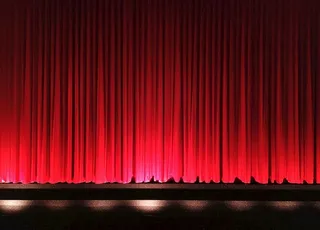 舞台红色幕布图片