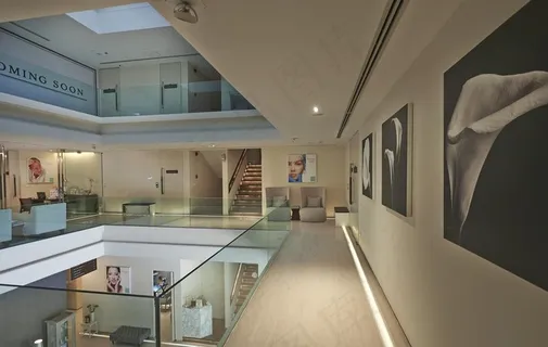 医院中庭过道图片