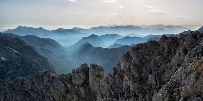 高山山峰山峦山群图片