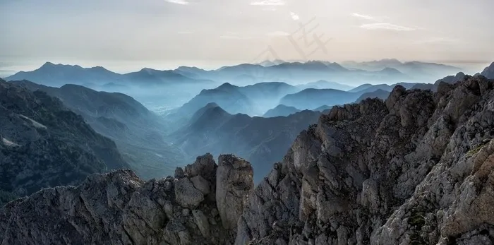 高山山峰山峦山群图片
