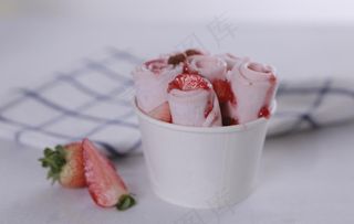 草莓炒酸奶图片